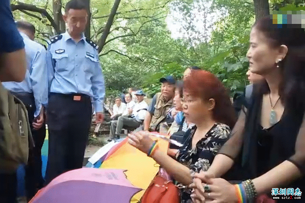 上海同志家长在相亲角给孩子“征婚”遭驱逐