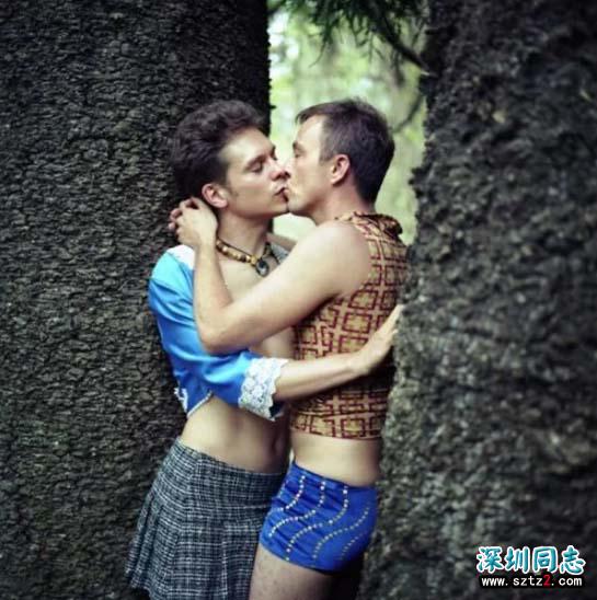 澳大利亚同性恋社区只有男人，随时随地激吻，男男之间竟也有小三