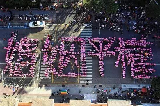 台湾同性婚姻登记第1天：厮守男友25年，蔡康永终于不再孤军奋战