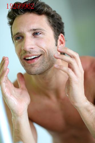 男生皮肤粗糙怎么调理 什么原因导致皮肤粗糙