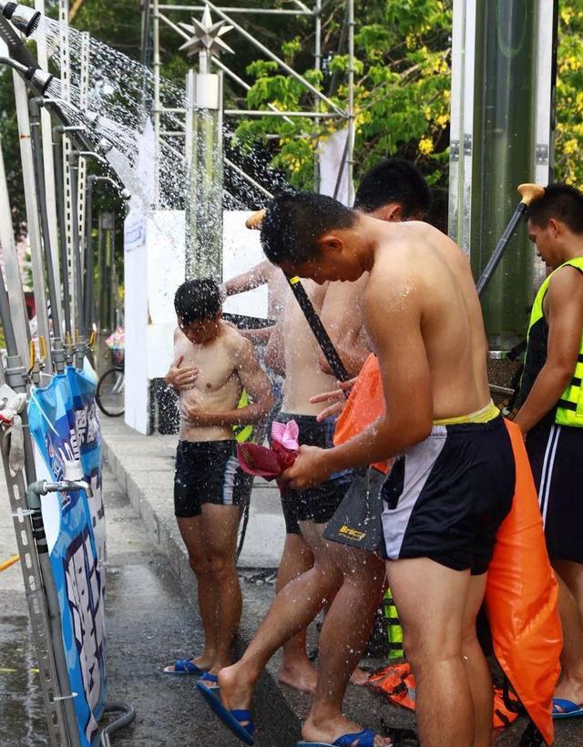 龙舟体育生的身材满屏都是男性荷尔蒙的味道