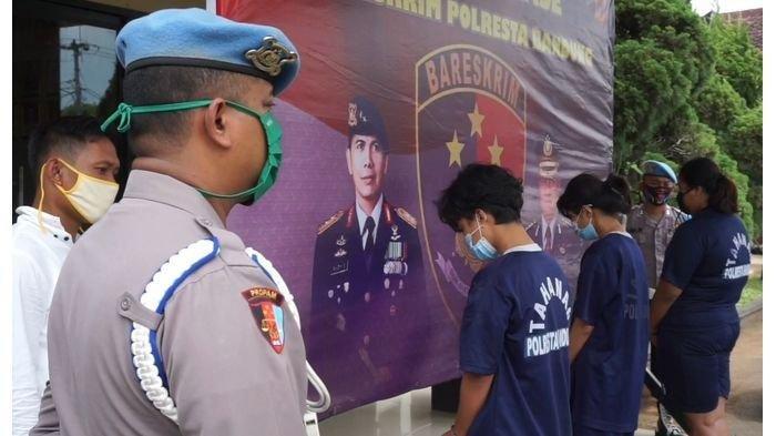 印尼2对女同性恋者无钱付车资·杀害电召车司机弃山谷